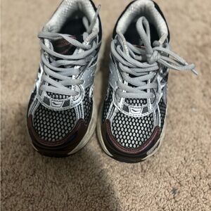 Saucony Omni 9 Kids Black and White Sneakers